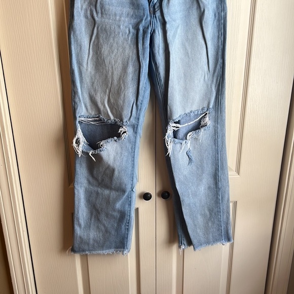 CELLO Light-Washed Distressed Raw Hem Jeans - Picture 2 of 7